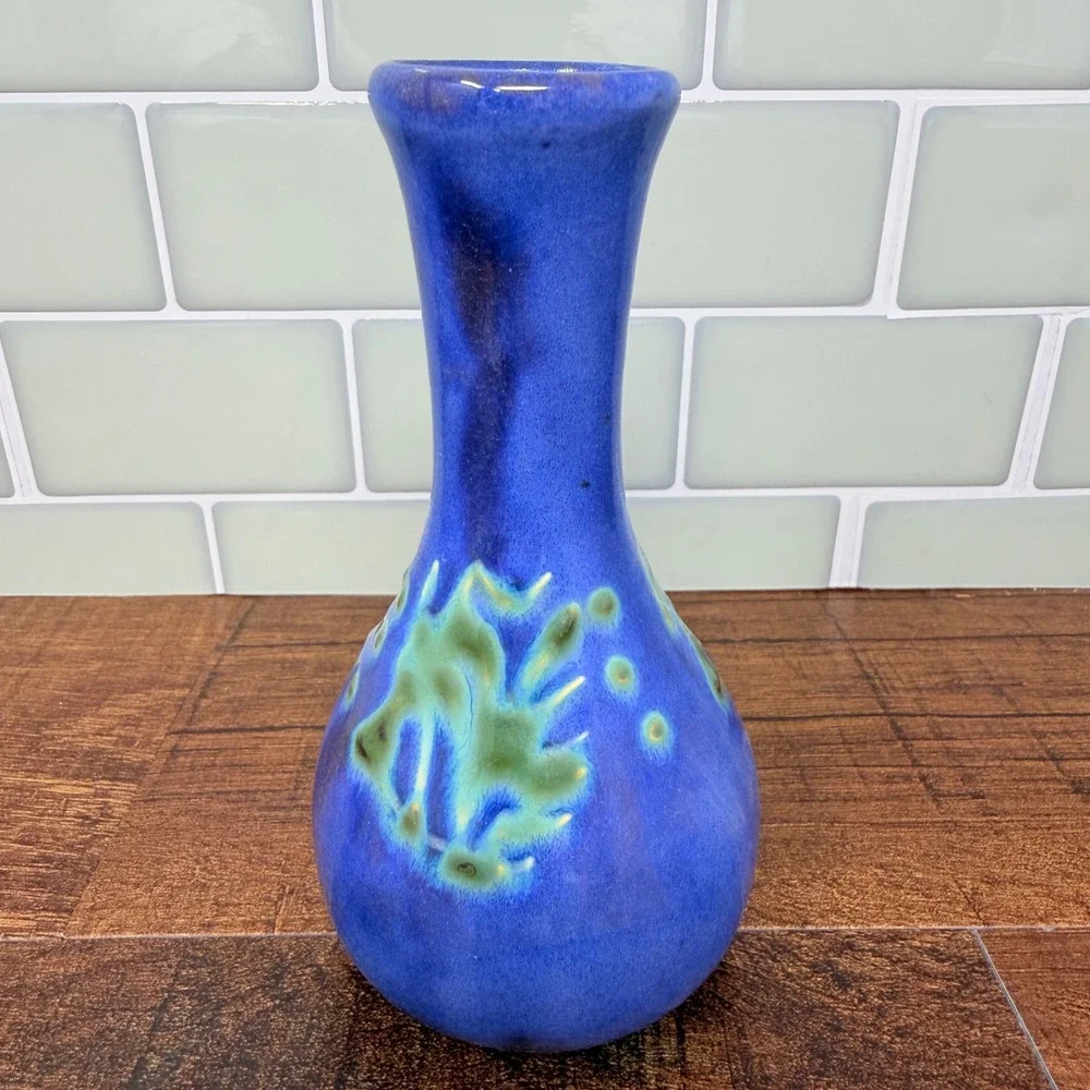 VTG Earthworks Barbados Studio Art Pottery Slender Bud‎ Vase (2006)